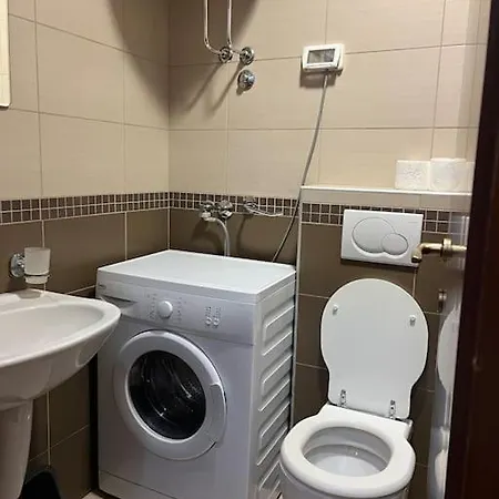 Lovely With The Parking Place Апартаменти Подгориця
